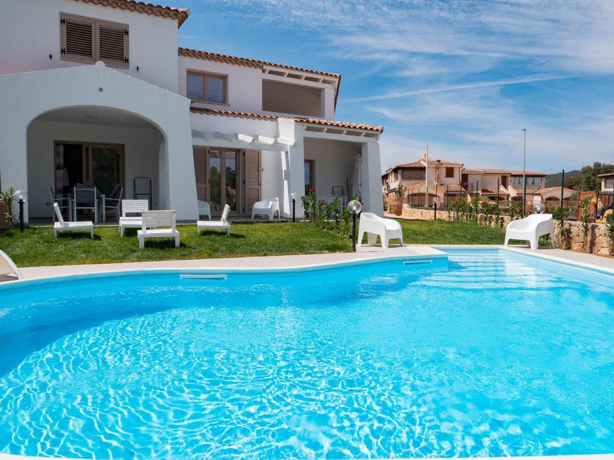 Villetta Con Piscina Budoni Affitti Spiaggia 700 Mt Kültér fotó